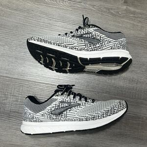 Brooks Women's Revel 6 Sneaker White/Black Size 9 / 40.5EU